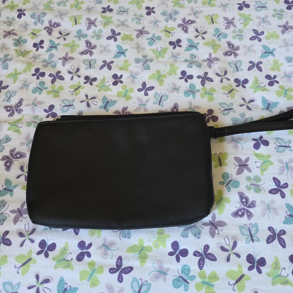 Nautica Black Leather Zip Close Wristlet With Gold Emblem